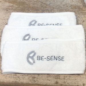 רקמה על סרט ראש לקוסמטיקאית לחברת Be-SENSE