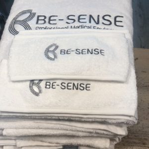 רקמה על מגבות וסרט ראש לקוסמטיקאית לחברת Be-SENSE
