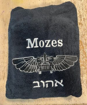 חלוק רחצה עם רקמה - סיירת חרוב עם כובע
